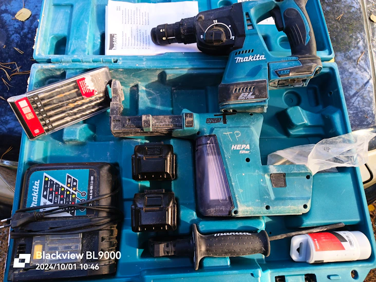 Makita slagborr med dammsugare