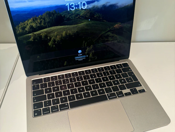 Macbook air m2 leies ut