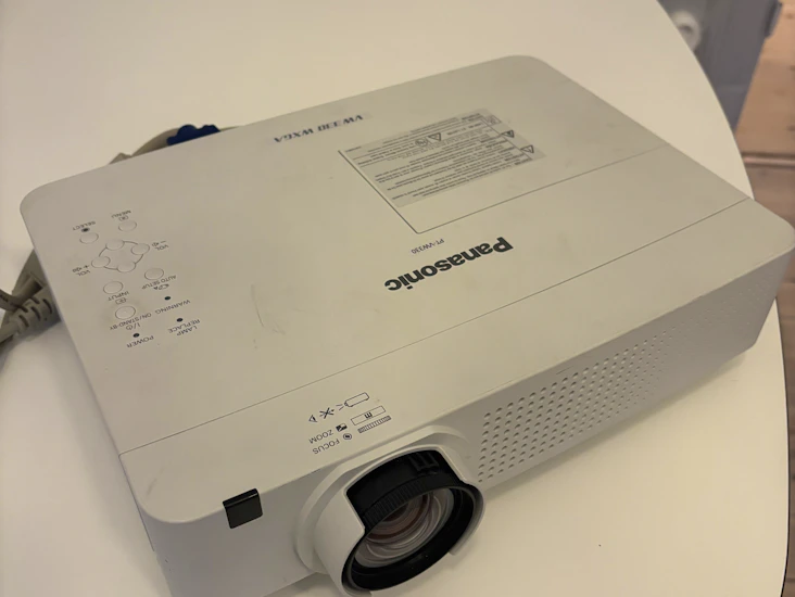 Projektor med hmdi uttag