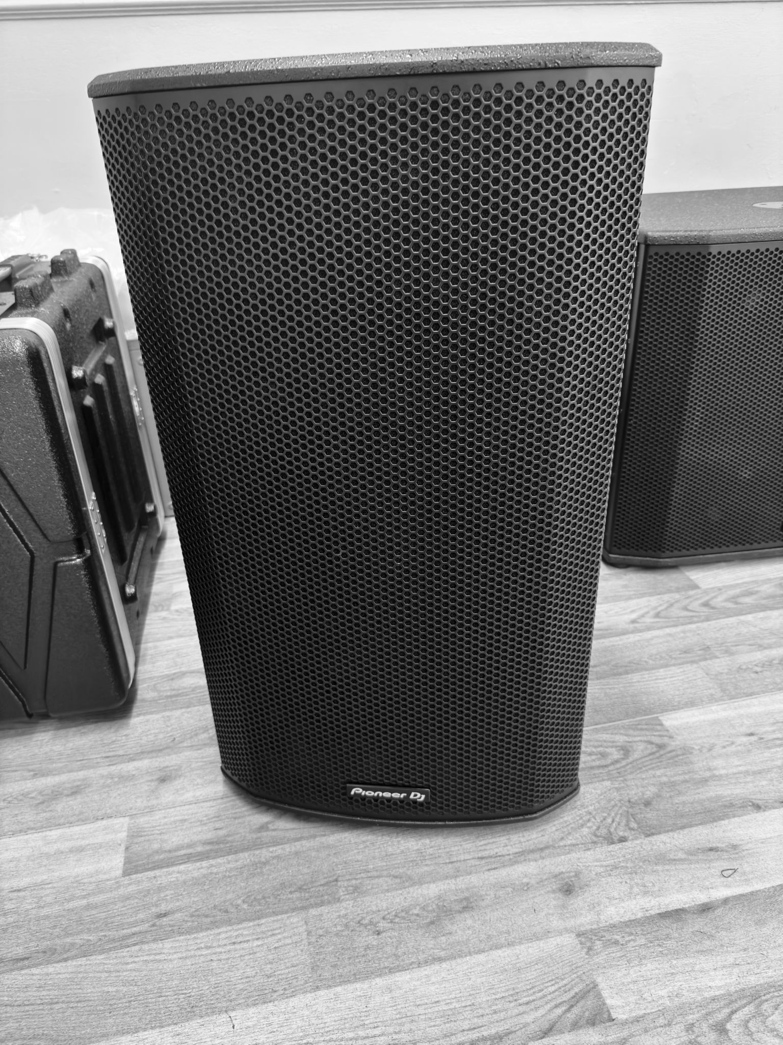 Hire pioneer dj xprs152 – 15” powered pa speaker for djs, live events & professional sound