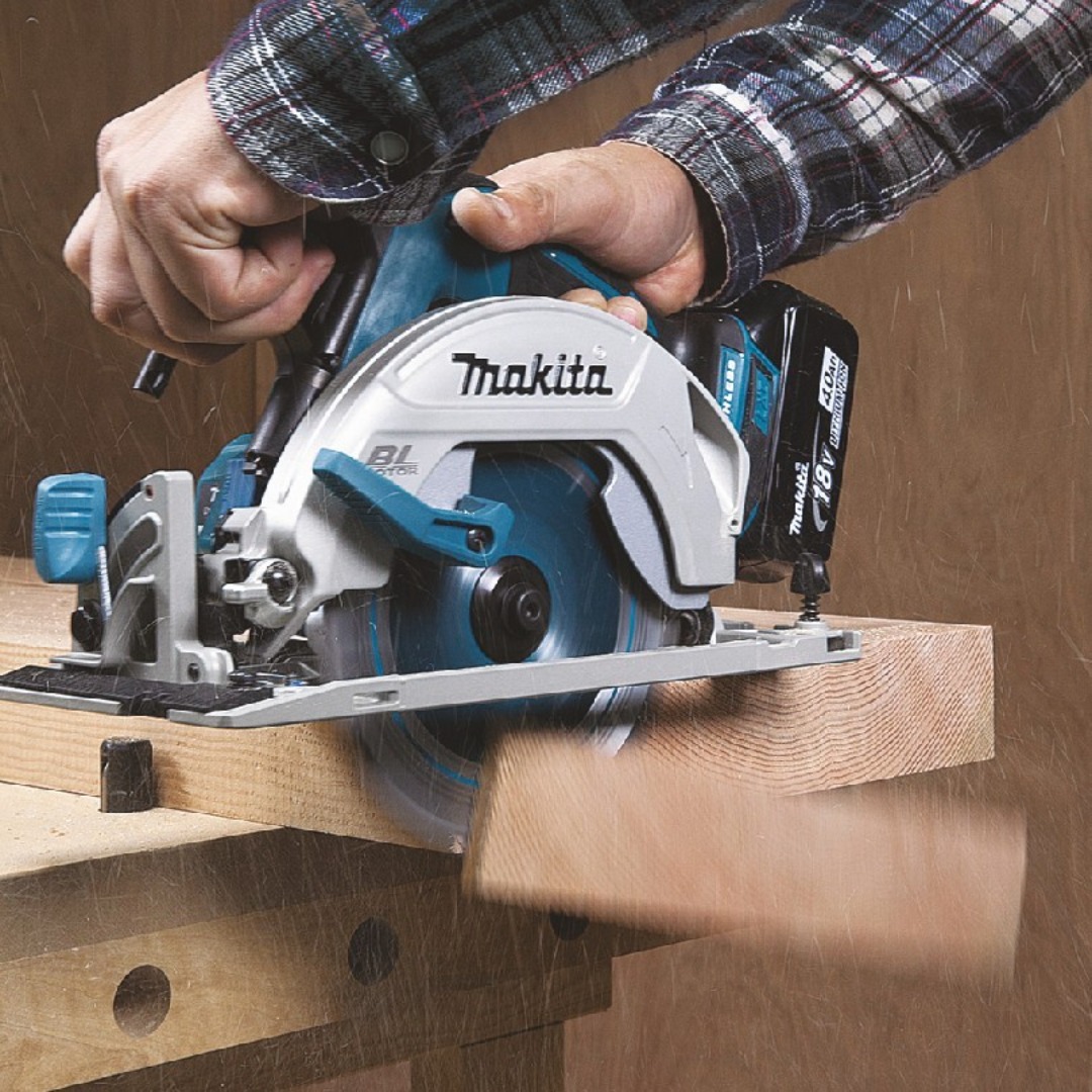 18v makita dhs680 sirkelsag 