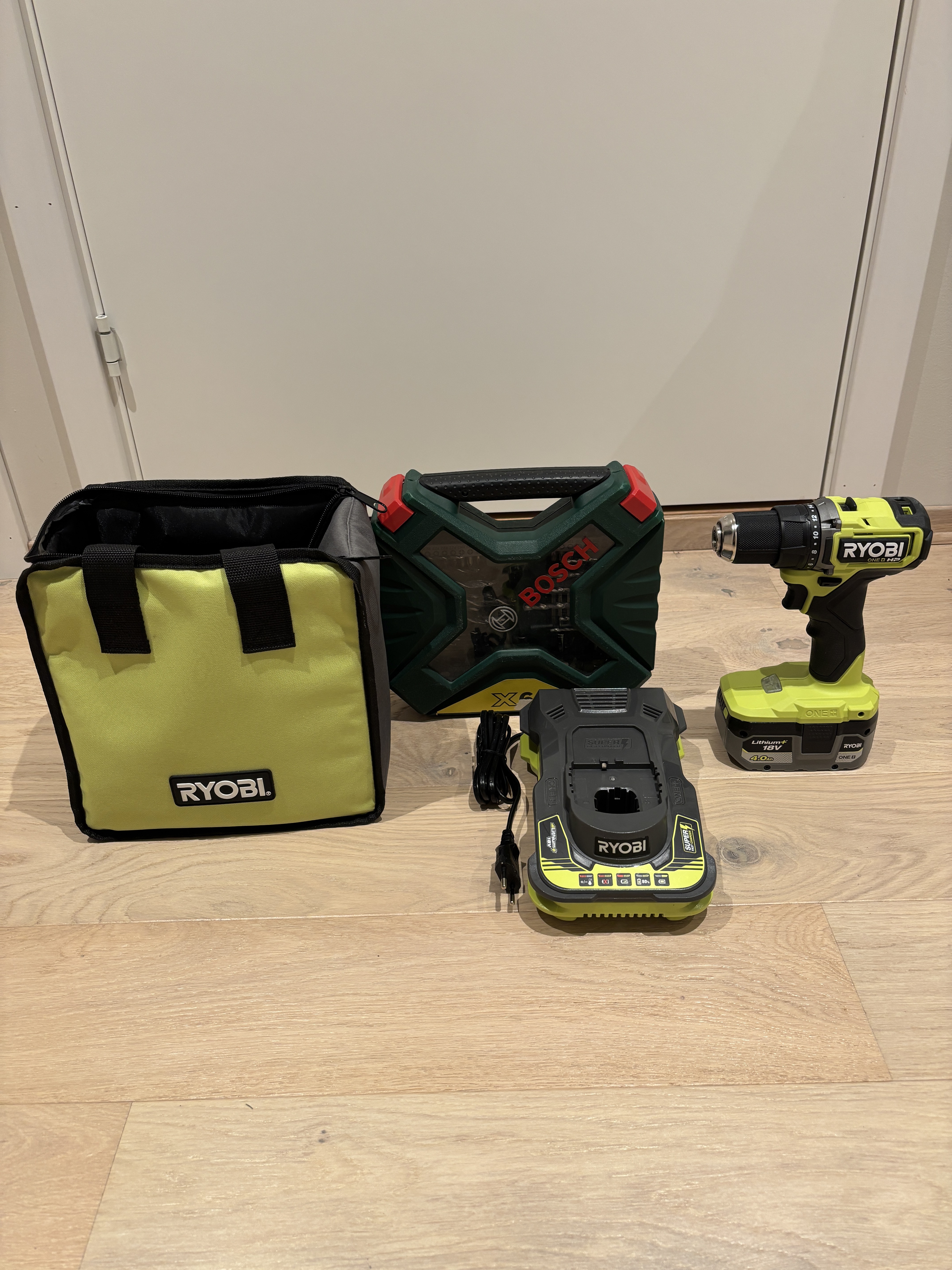 Ryobi drill med tilbehør