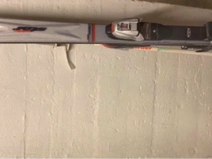 Slalåmski, støvler og staver