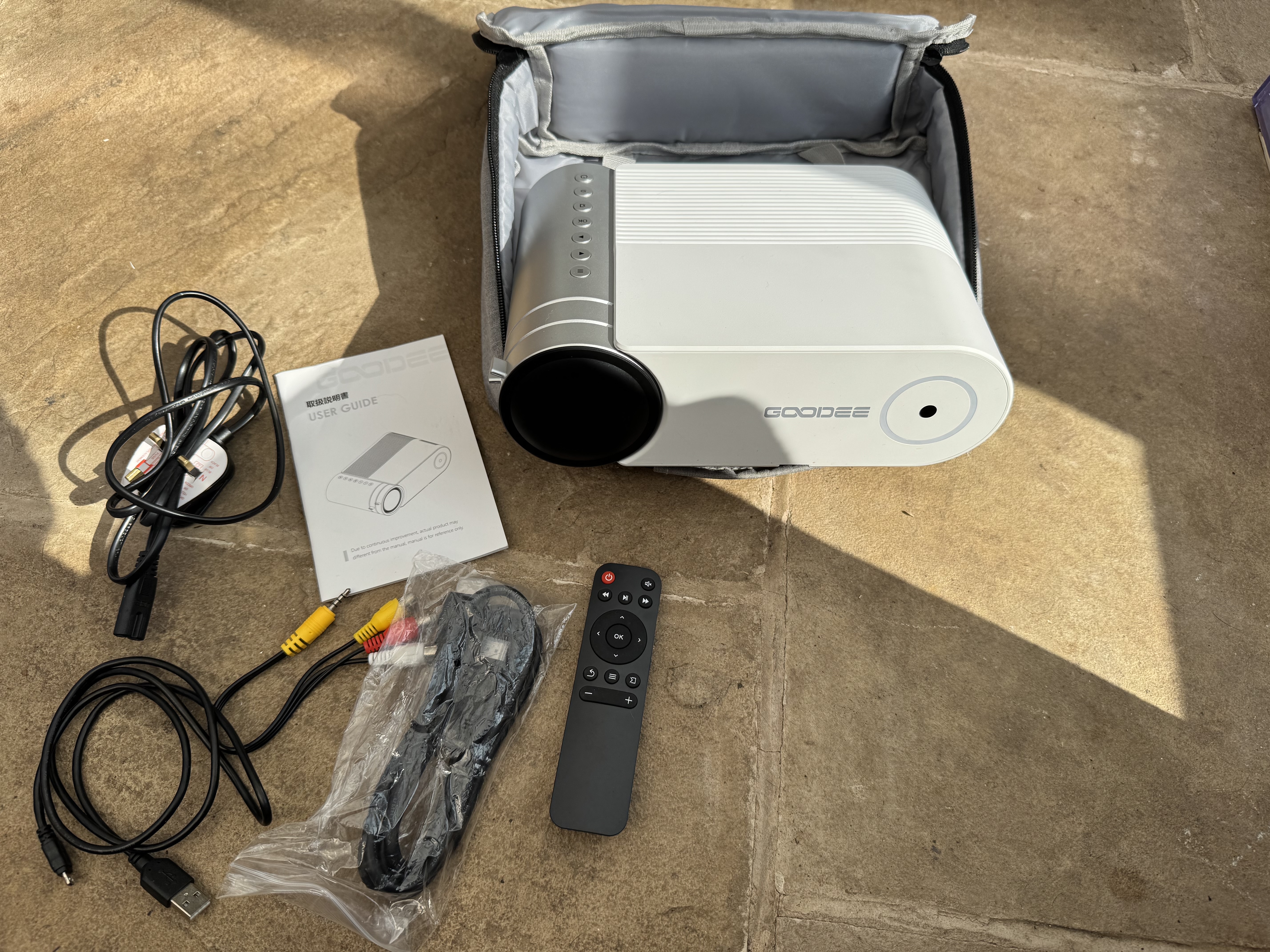 Mini projector, hd up to 200” display