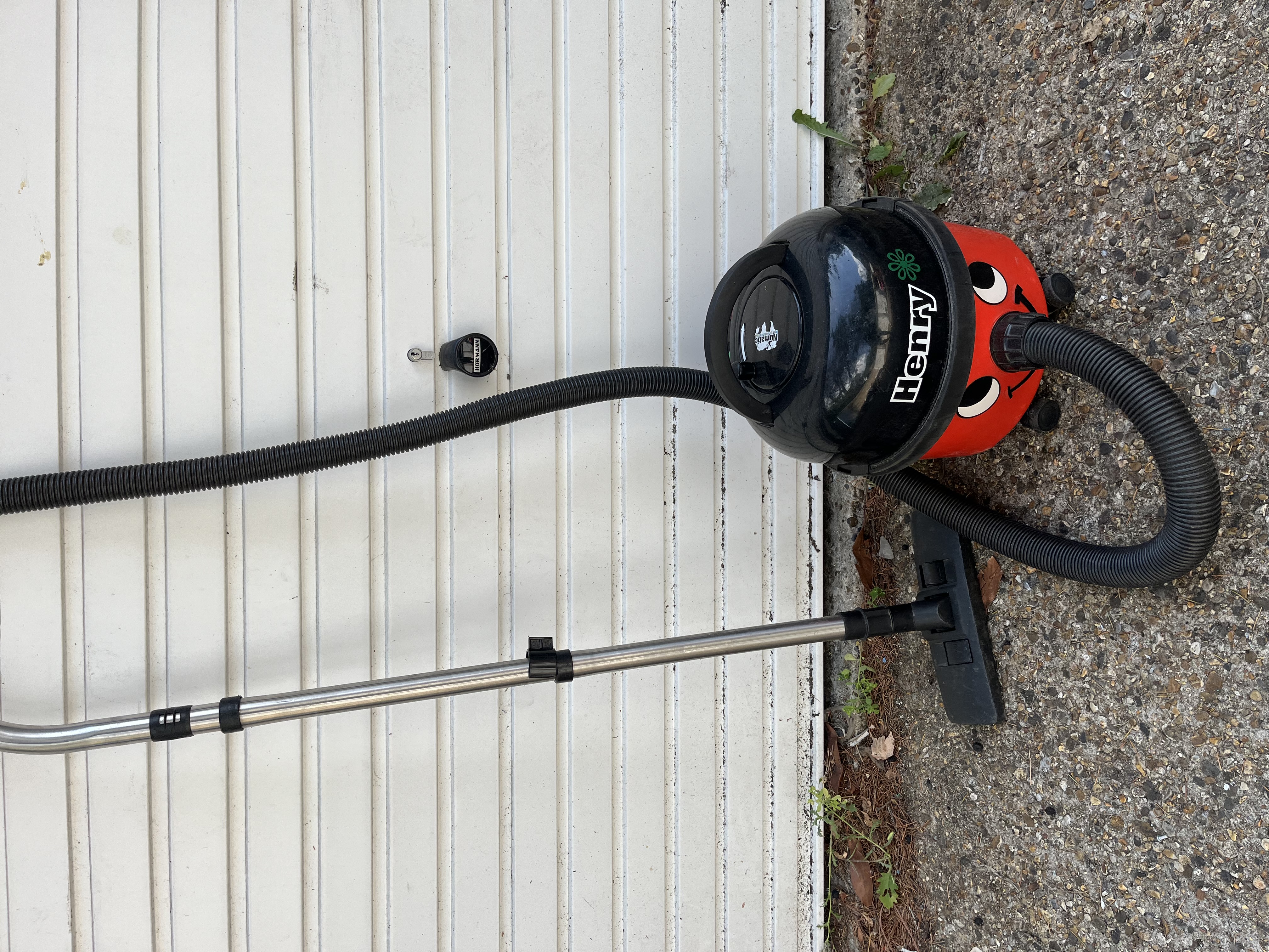 Reliable henry vacuum cleaner for rental