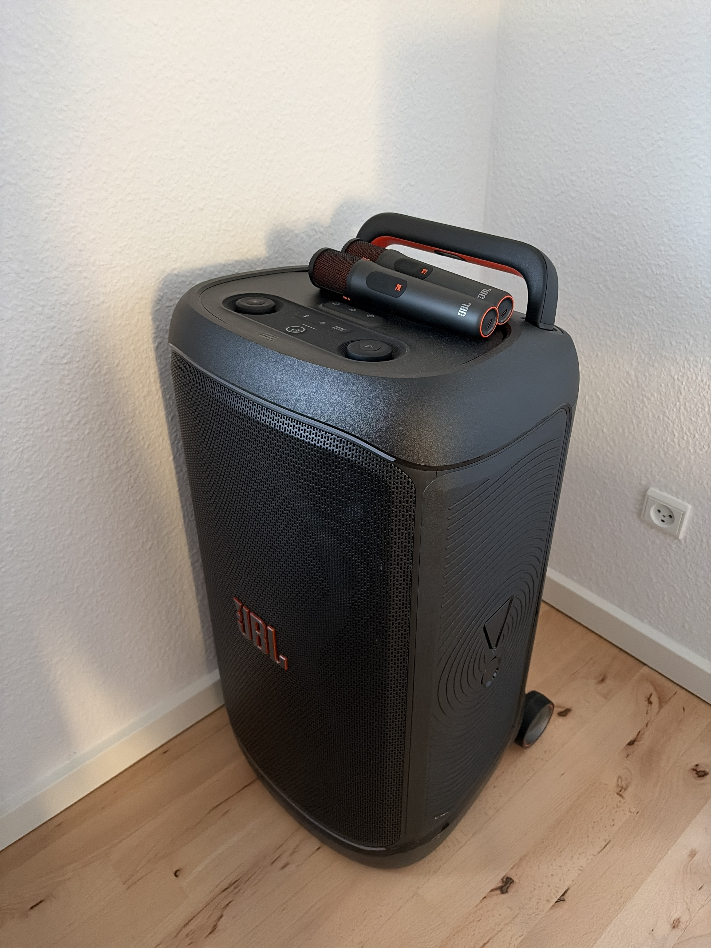Karaoke - jbl partybox 520 + 2 mikrofoner