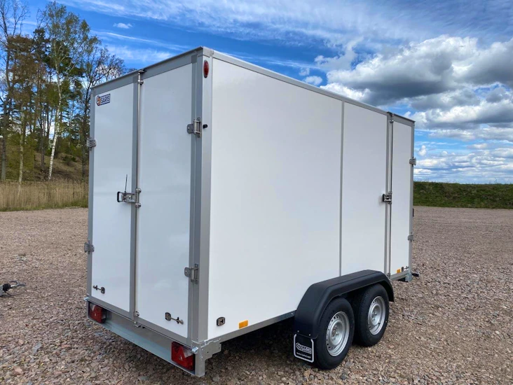 Skåpsläp 2 axlat 2700kg