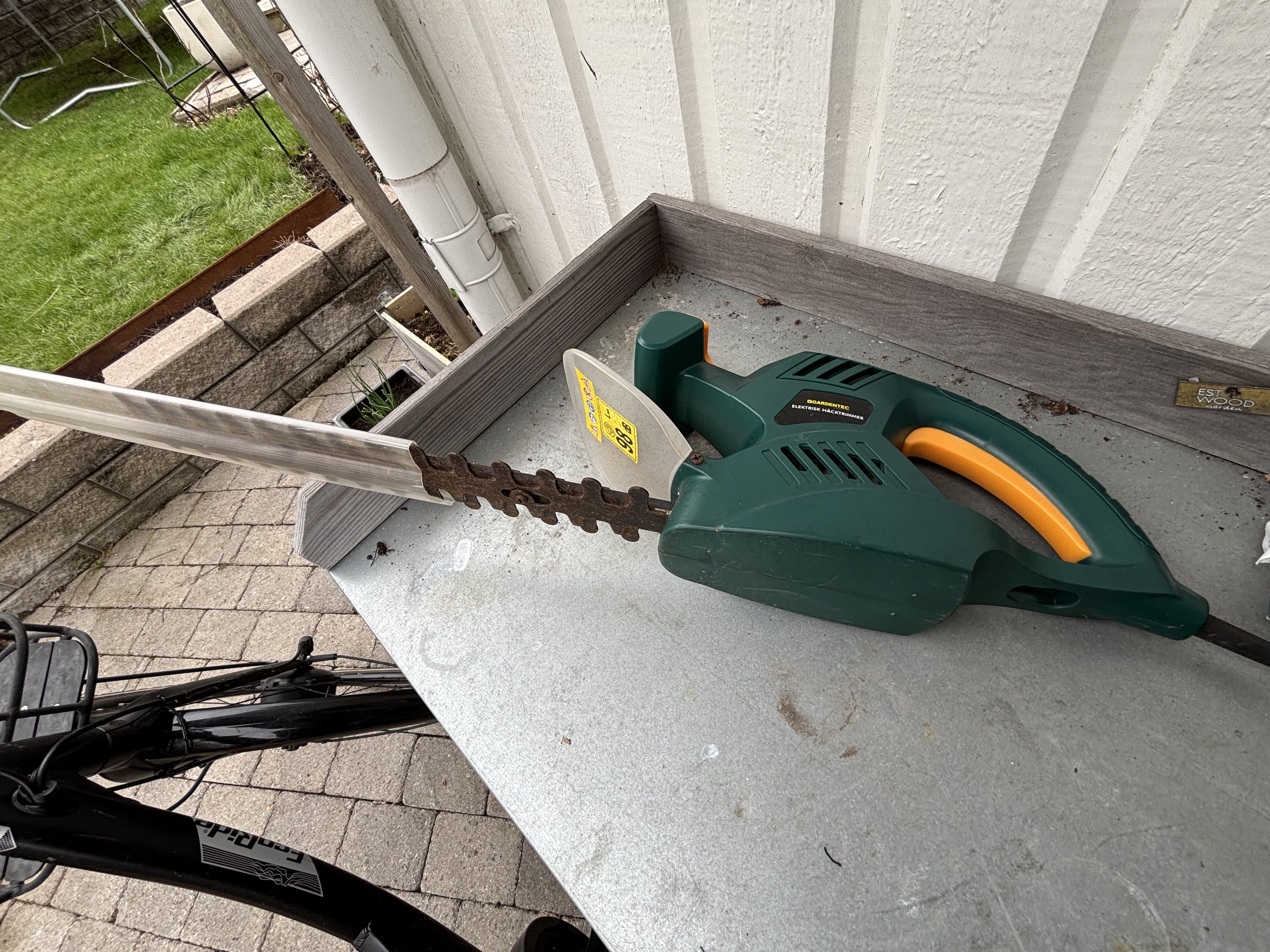 Mindre häcktrimmer 