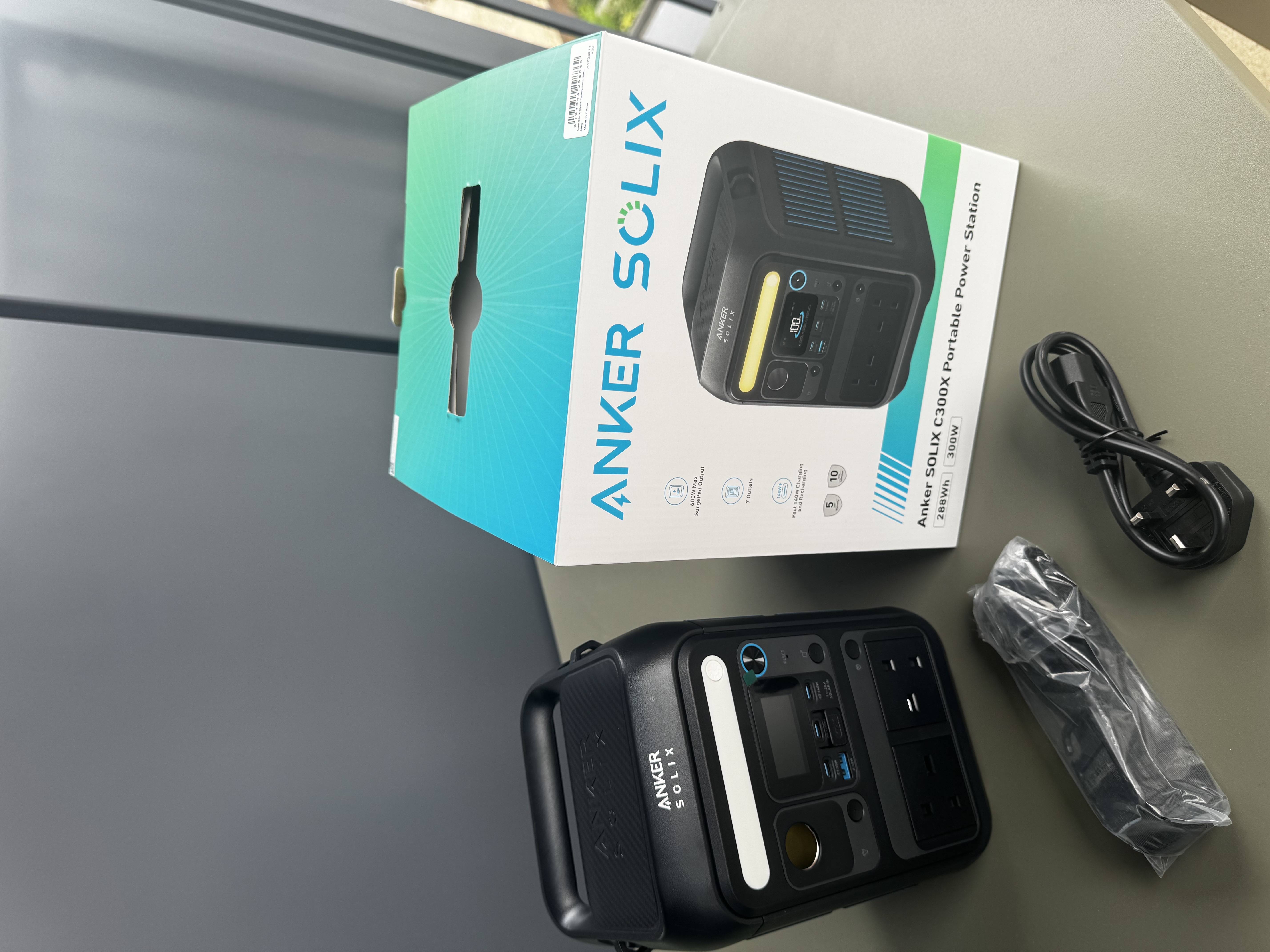 Anker solix c300x 288wh 300w portable battery power station