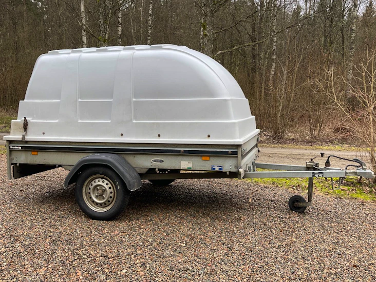 Kåpsläp med tipp thule 750kg