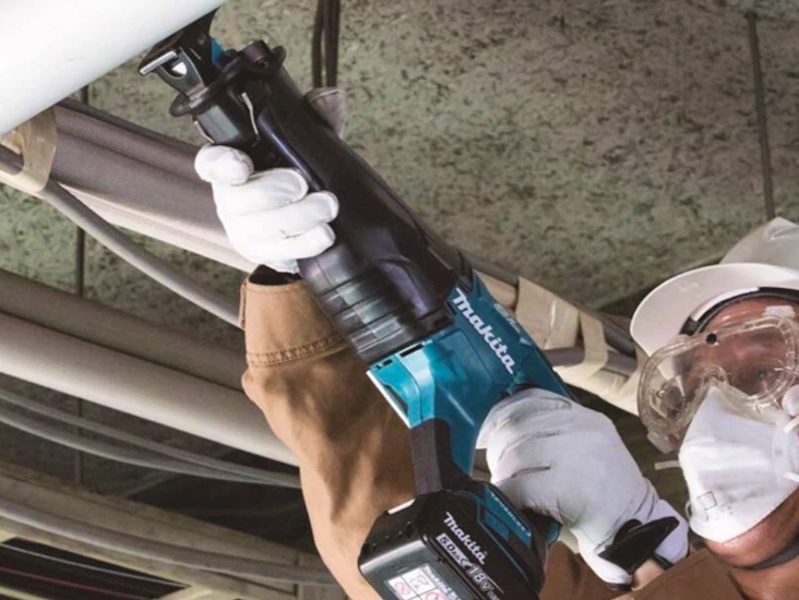 Makita bajonettsag 18v, med sagblad