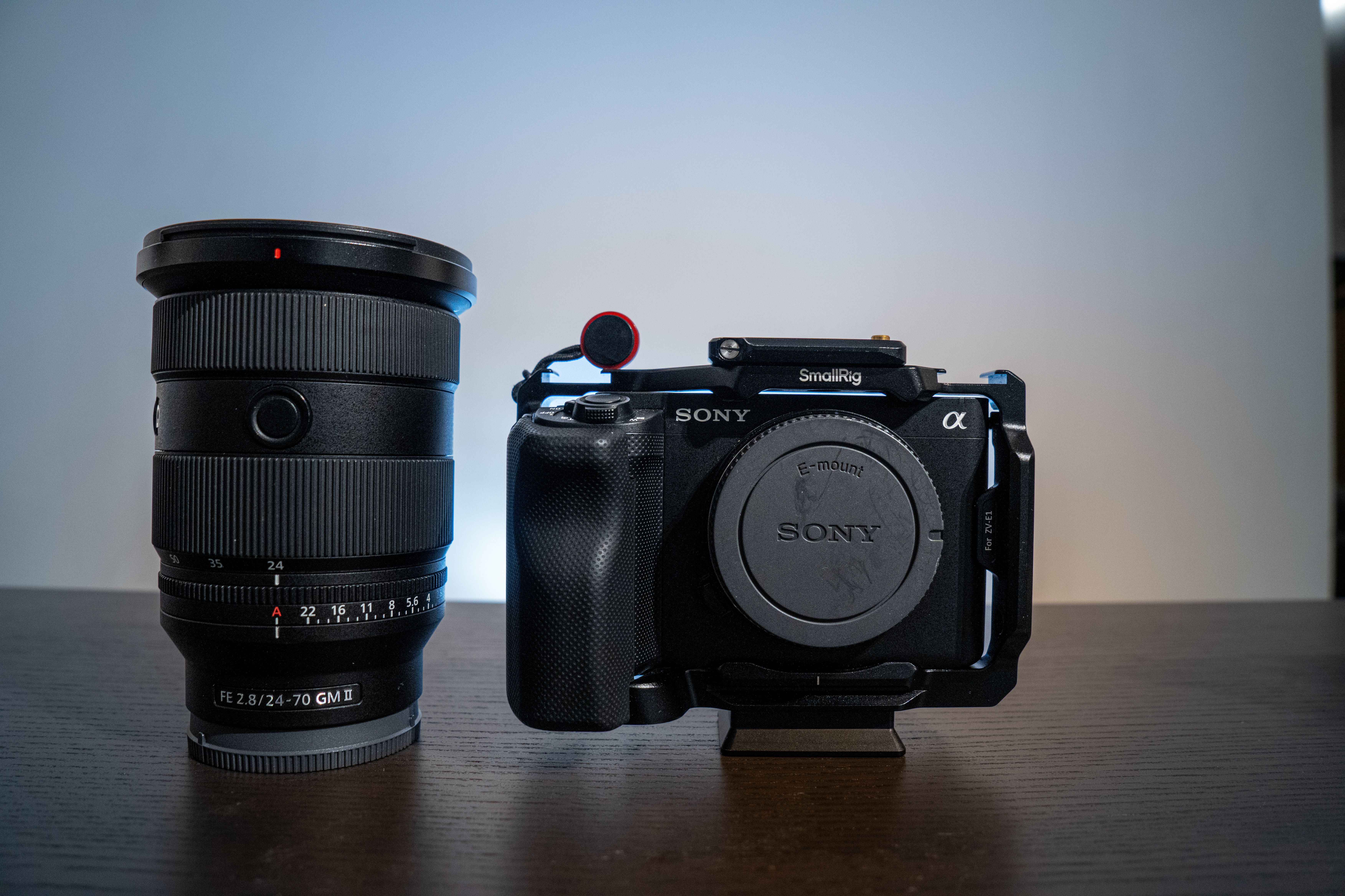 Sony zv-e1 camera + 24-70mm f2.8 gm ii +small rig cage + small rig top handle