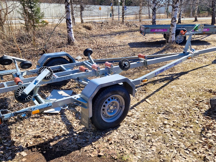 Jarrullinen venetraileri, kantavuus 980kg