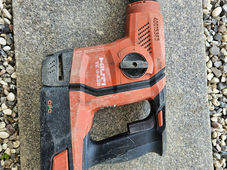 Hilti batteridriven borrhammare