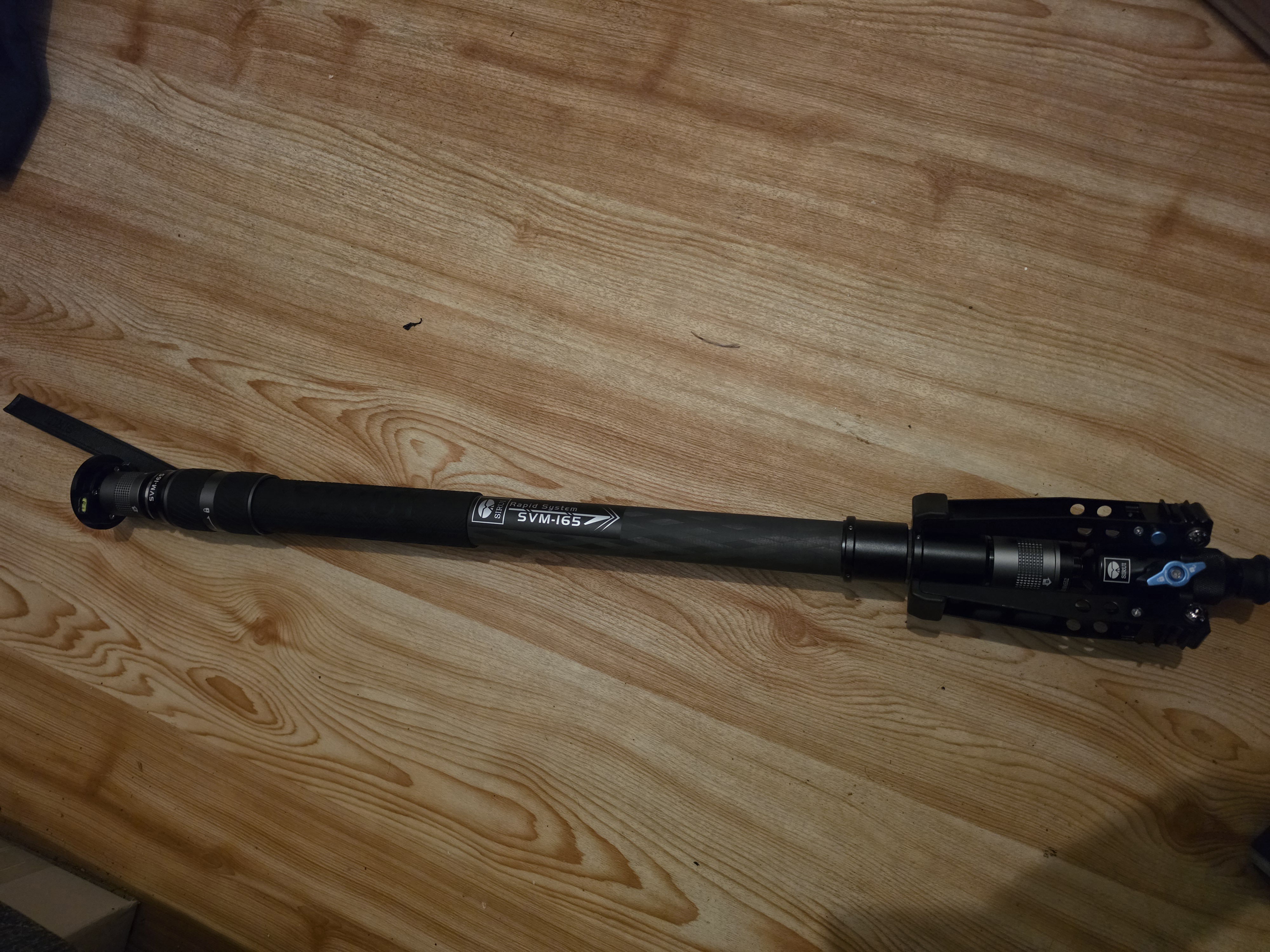 Sirui svm-165 monopod och tilthuvud