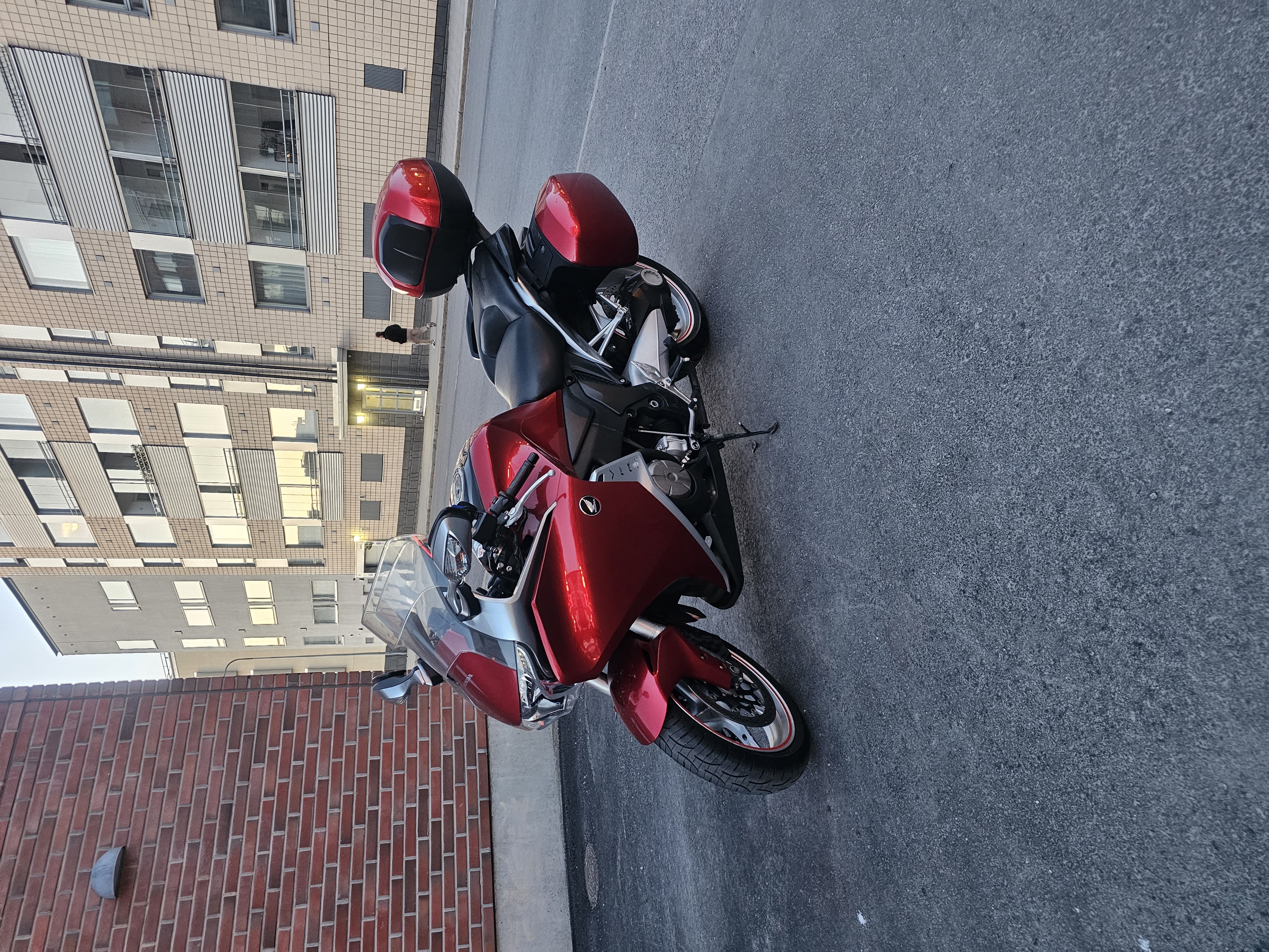 Honda vfr 1200 f (173 hv) – voimakas matkasportti vuokralle