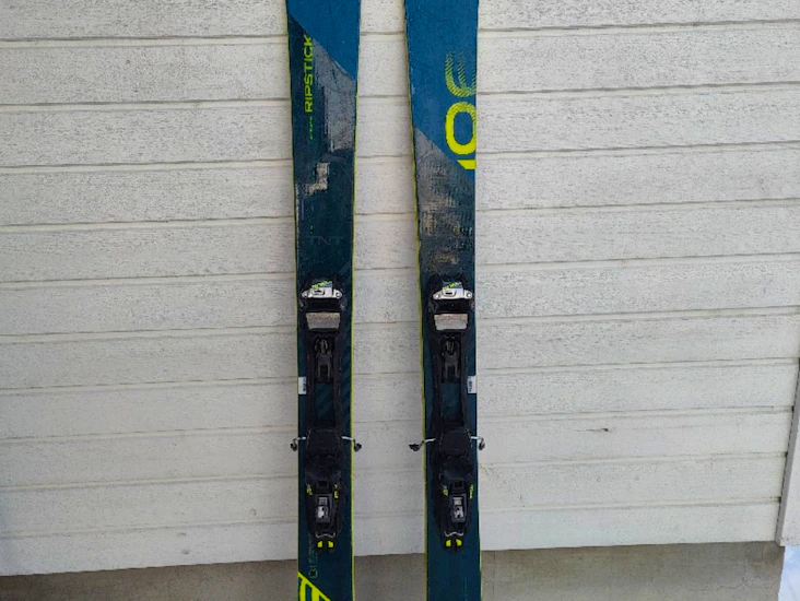 Vapaalaskusetti takamaastoon tai rinteisiin