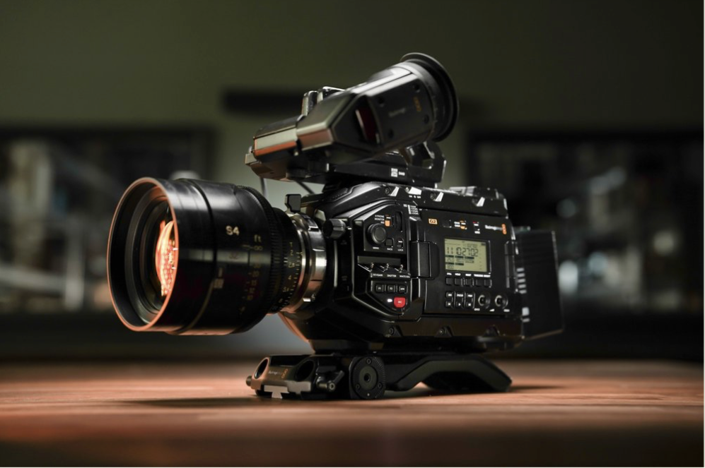 Blackmagic design ursa mini pro g2 4.6k camera kit - ef & pl mount option