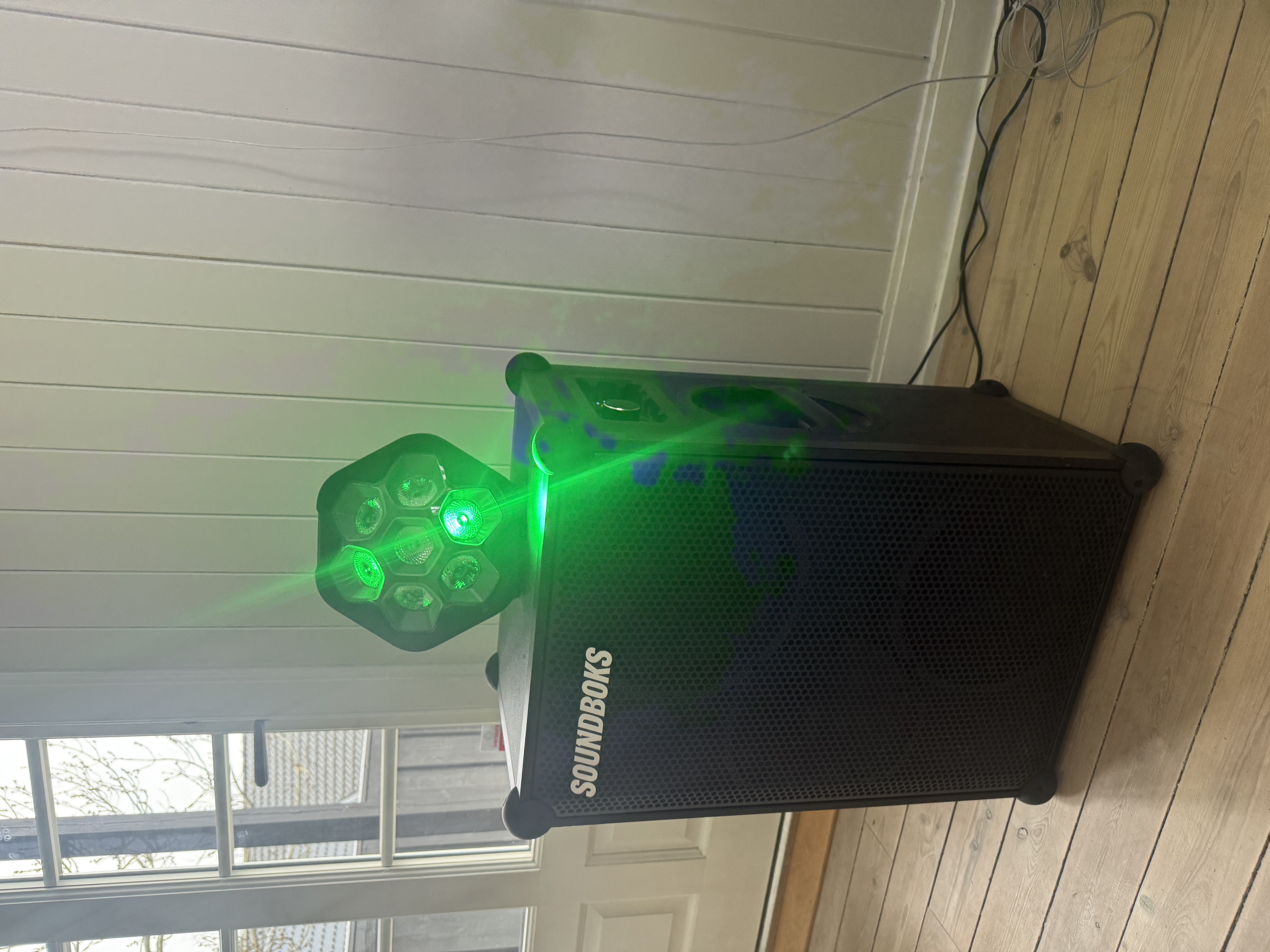 Soundboks 4 + light 