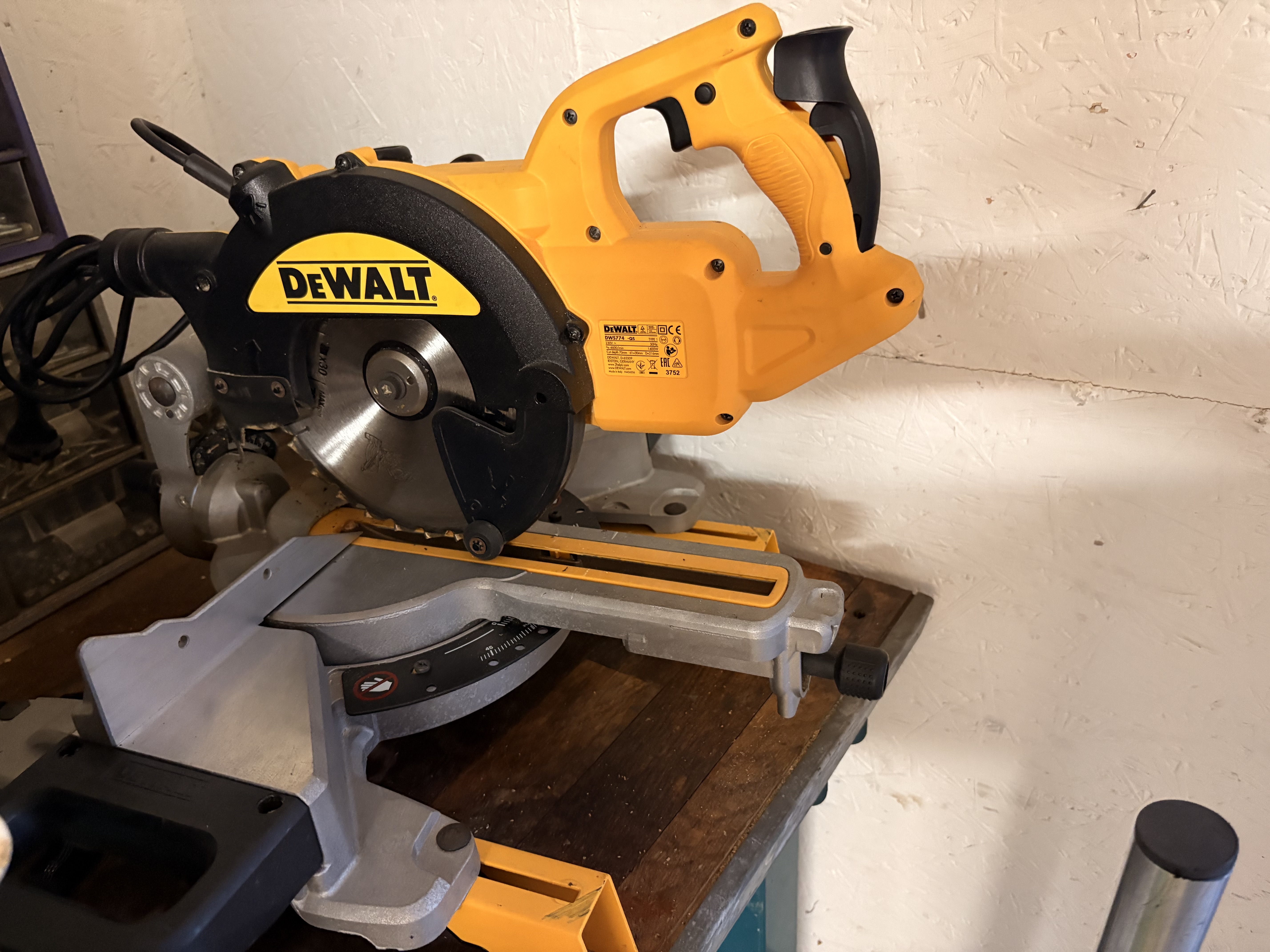 Dewalt dws774-qs kap-/gersåg