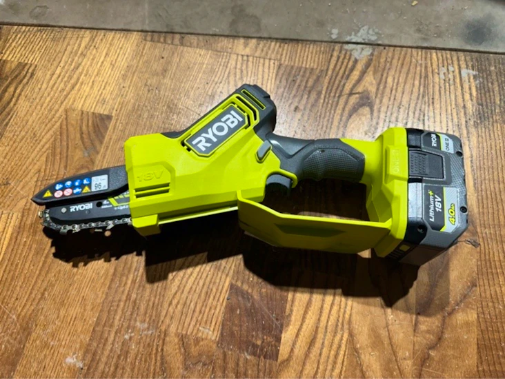 Ryobi grensåg på batteri