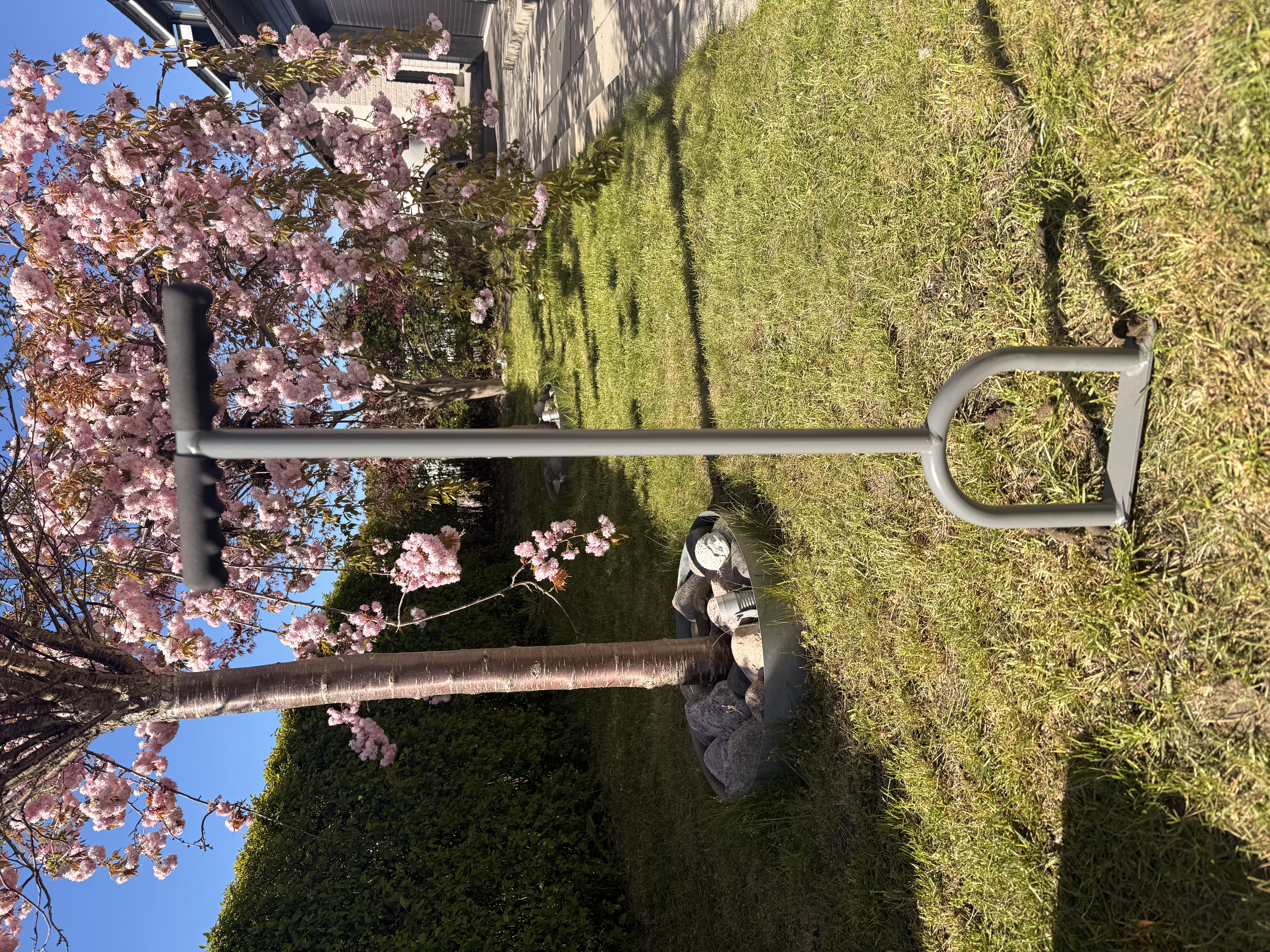 Lufta gräsmattan enkelt & effektivt med den här hålpipsluftaren! ☀️