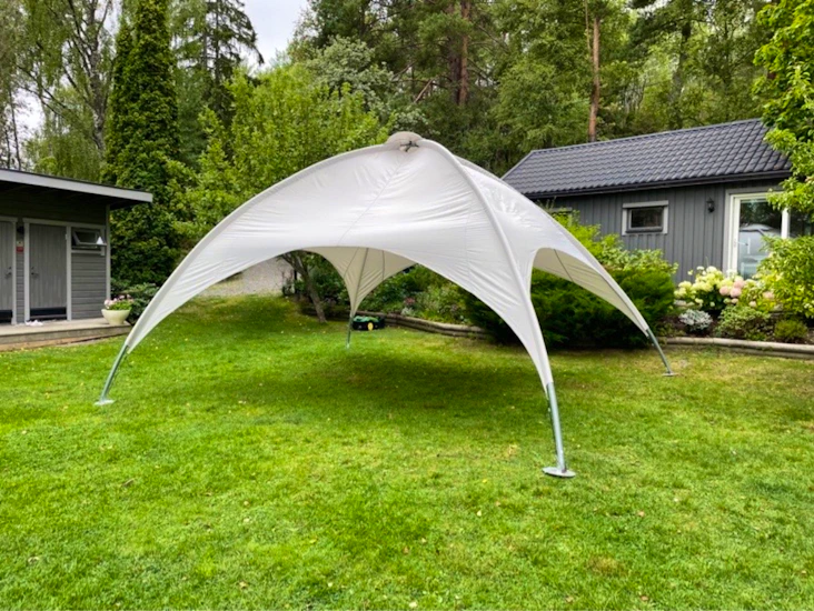 Partytält / dome tent