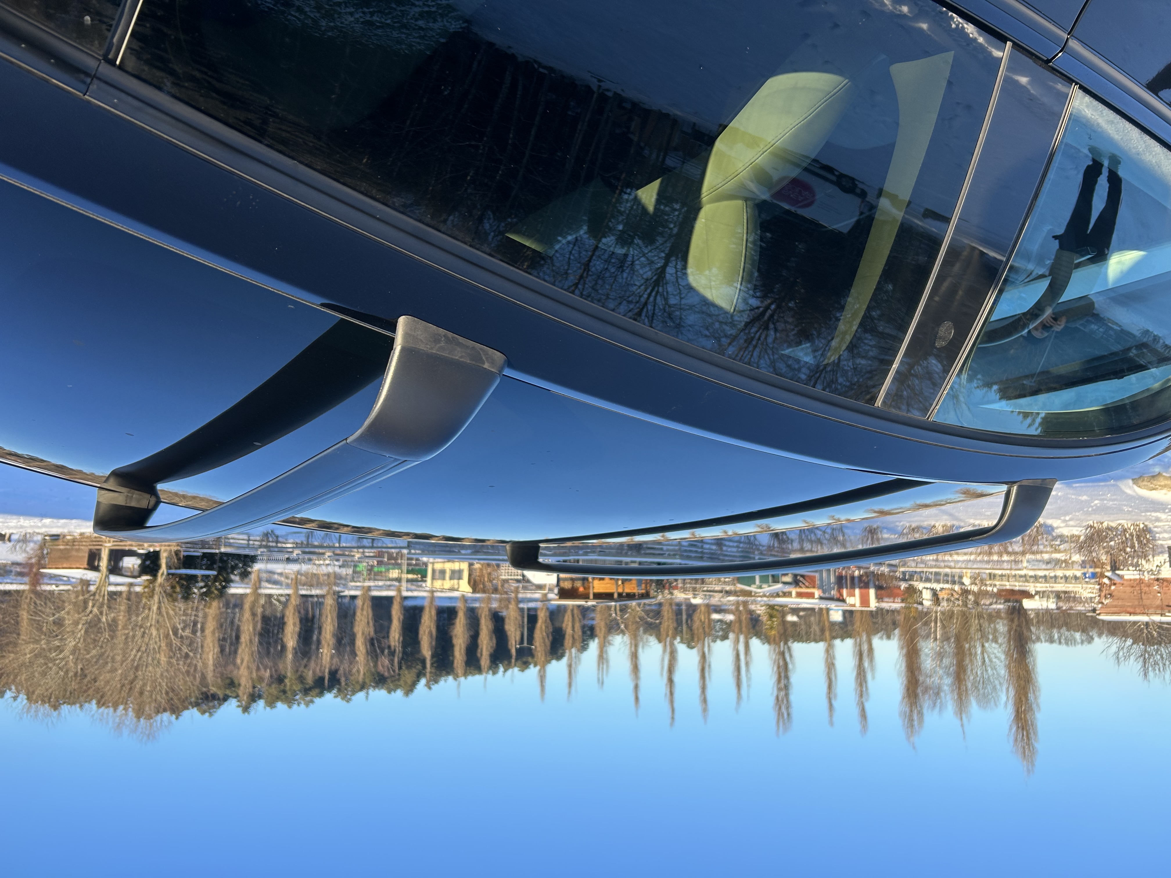 Takräcken tesla model y låsbara uthyres 