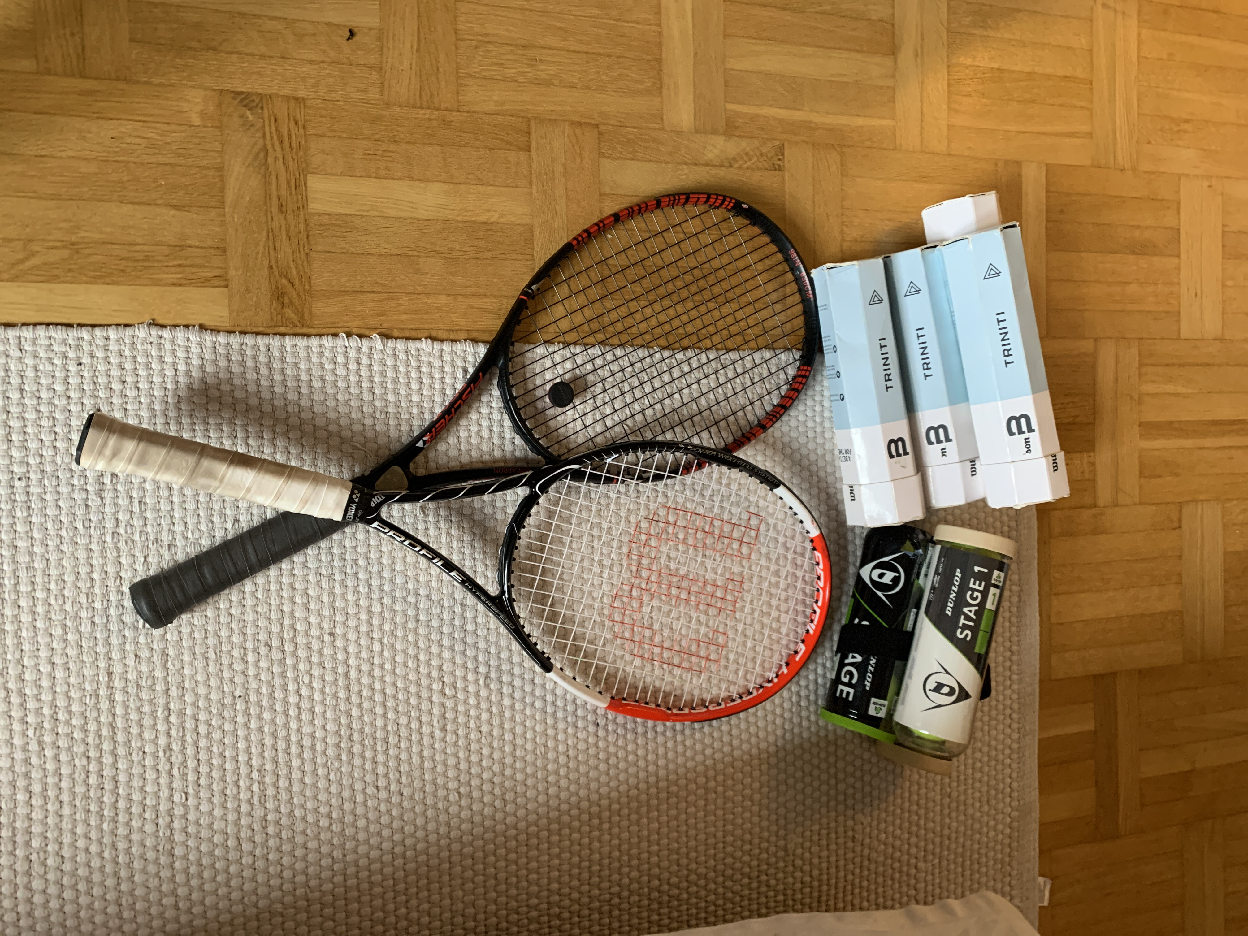 2 tennisracket + bollar