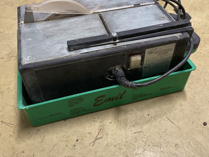 Kakelskärare proffs emil