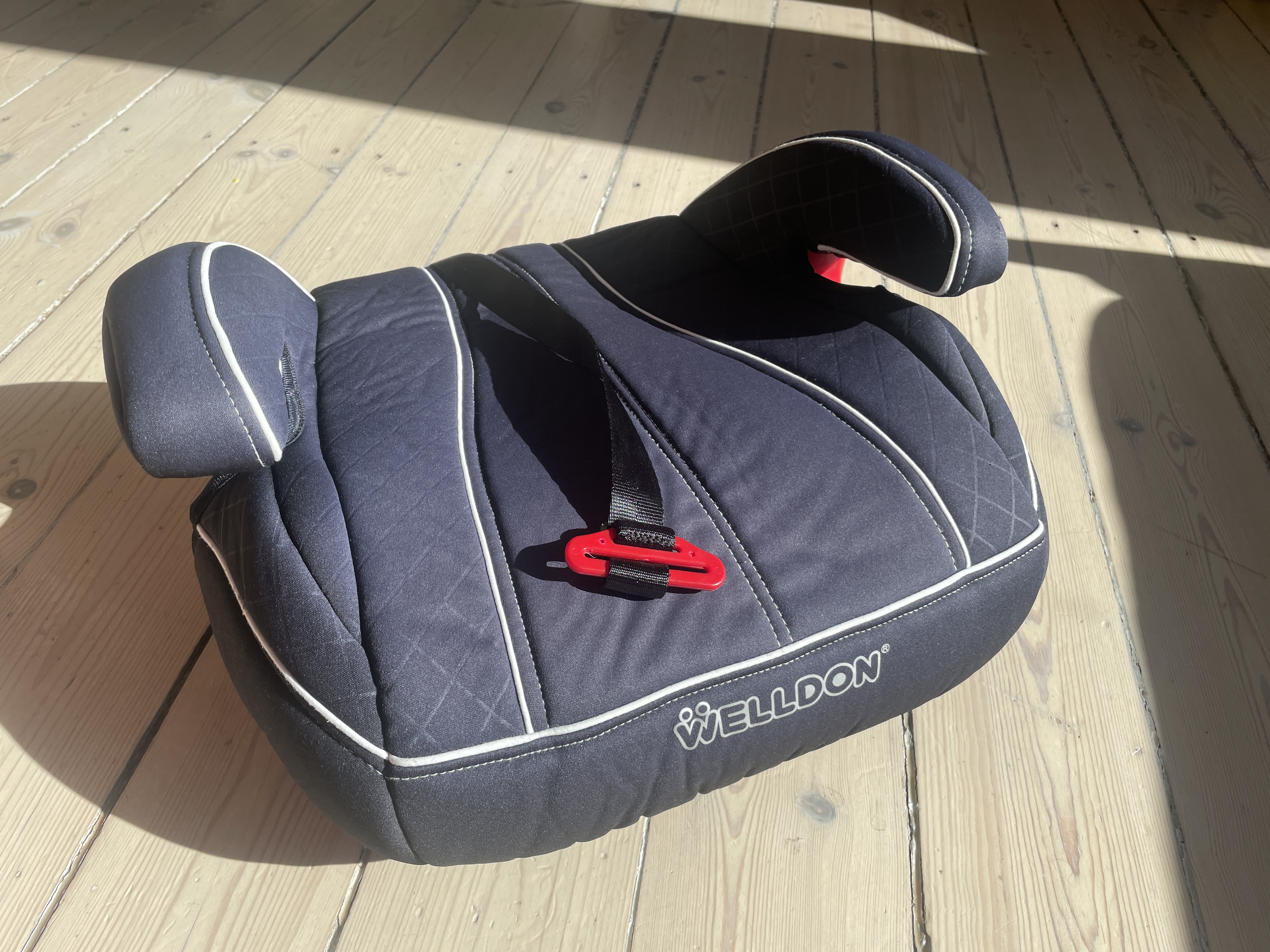 Booster seat 15–36 kg