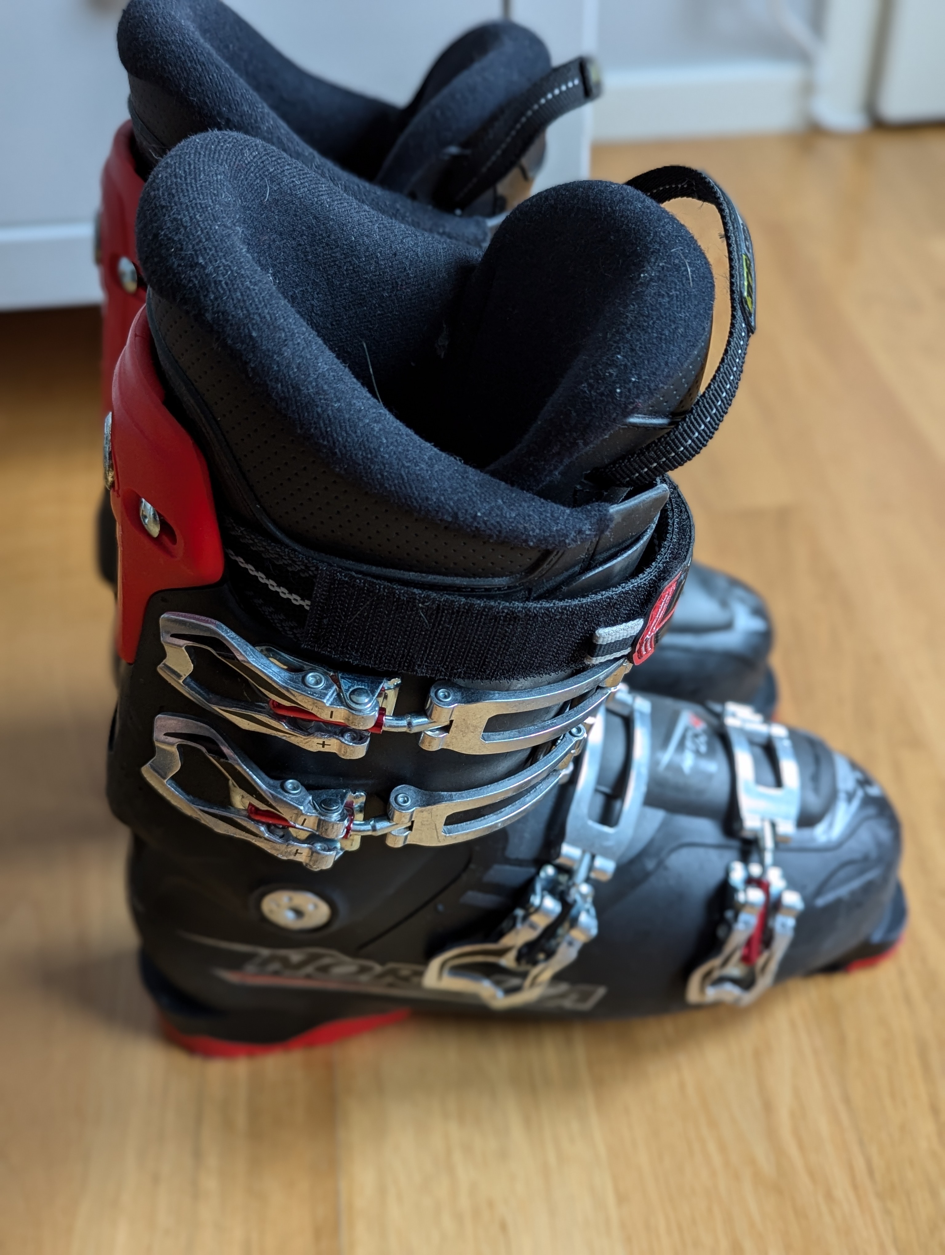 Nordica hxt n4 storlek 42-43, mondo 270/275 (innermått)