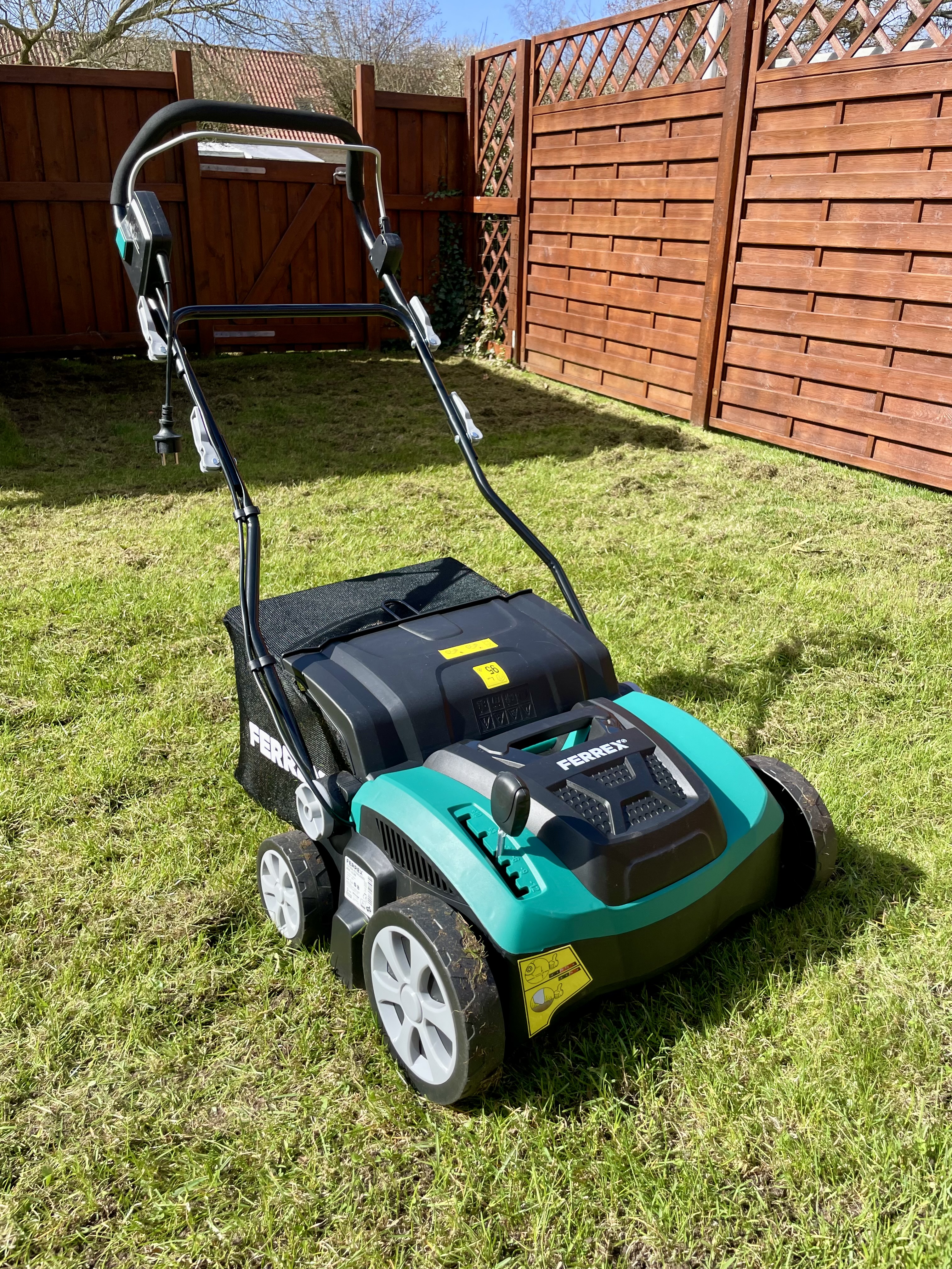 Vertikalskærer / plænelufter til leje