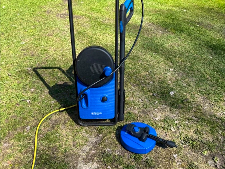 Högtryckstvätt med terrasstvättmunstycke