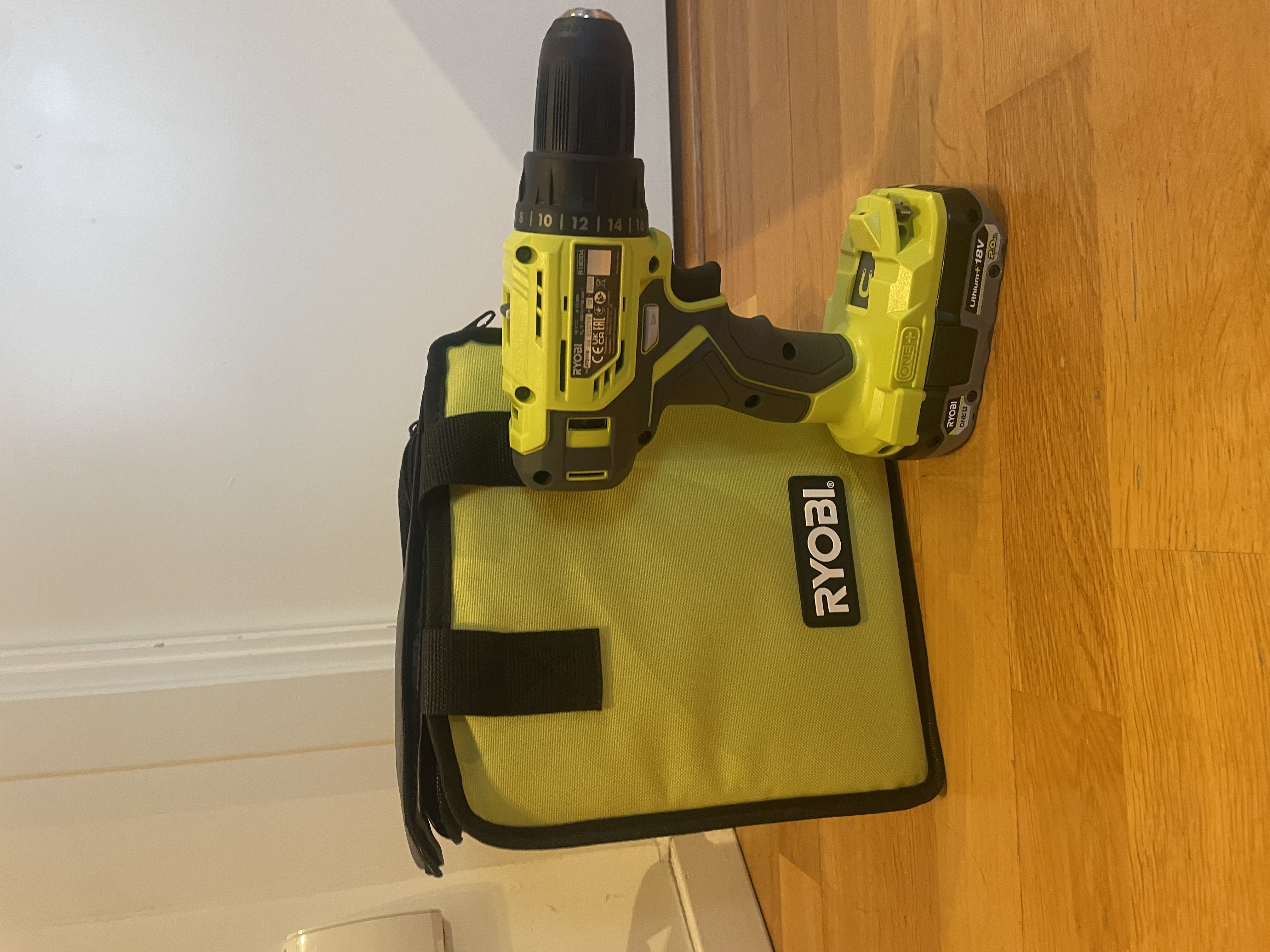 Borr skruvdragare ryobi (2 batterier ink bits)