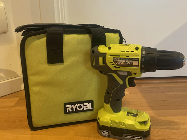 Borr skruvdragare ryobi (2 batterier ink bits)