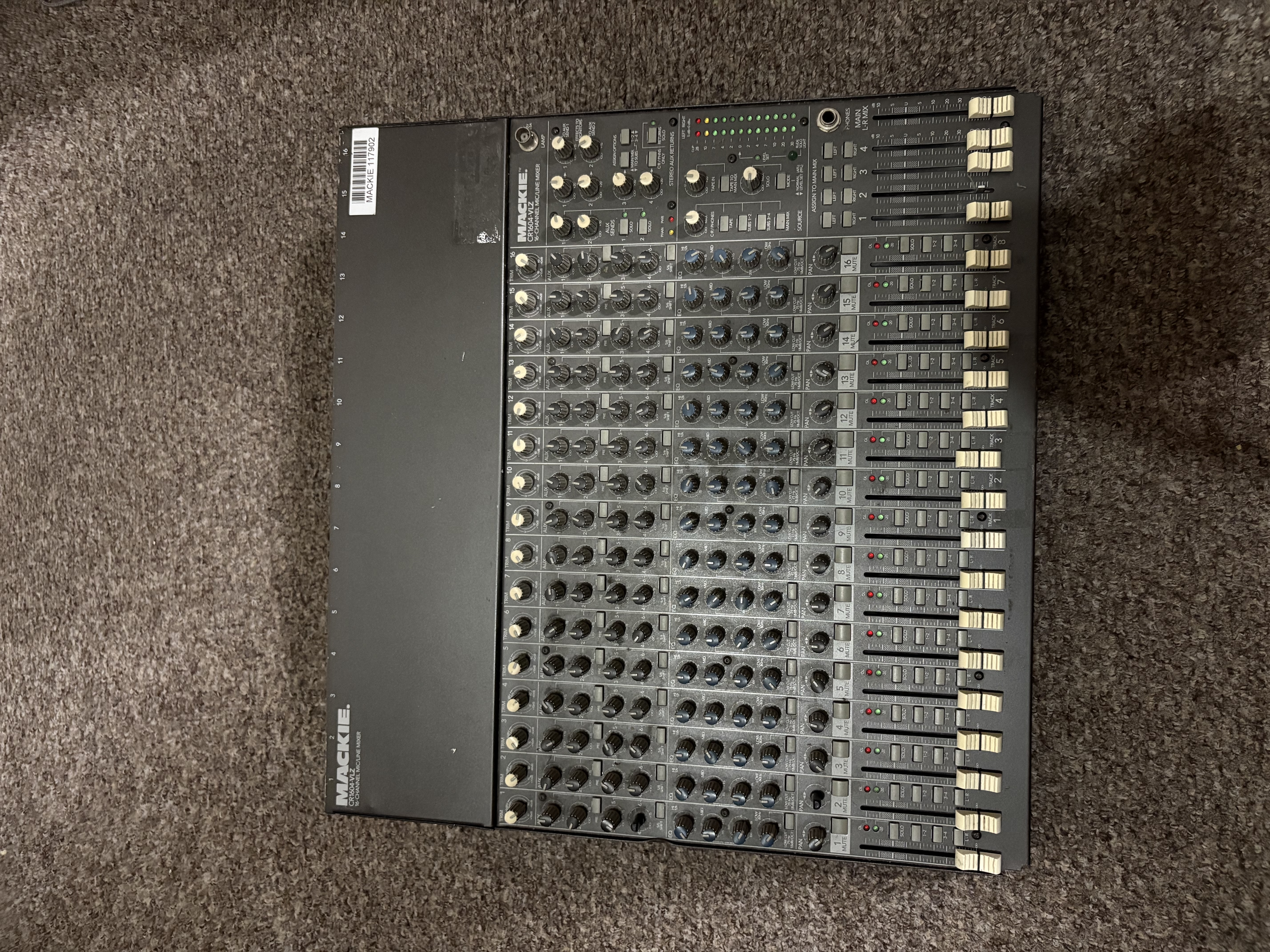 Mackie 16 chanel mixer 