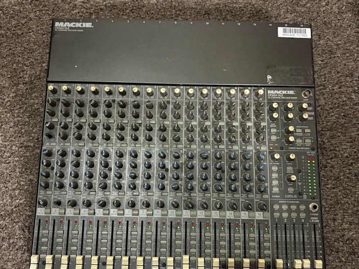 Mackie 16 chanel mixer