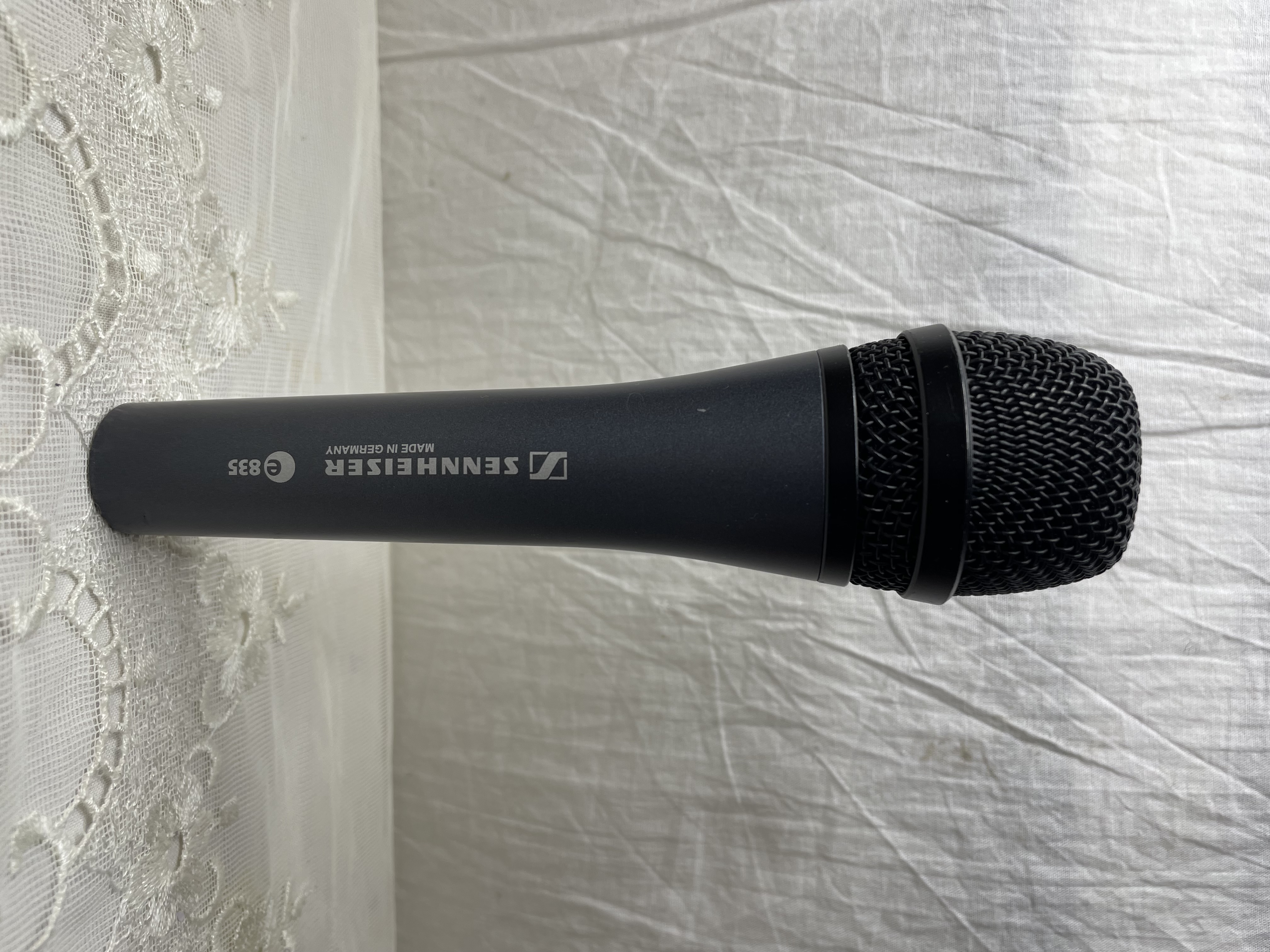 Sennheiser e835