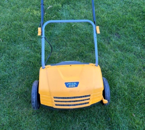 Vertikalskärare / mossrivare – få bort mossa & få grönare gräsmatta!