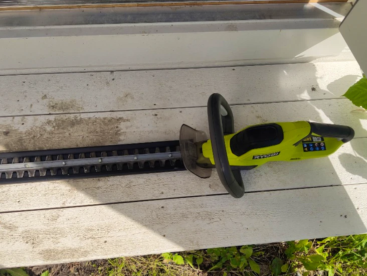 Häcksax ryobi + 2 st 1,5 a batterier & snabbladdare