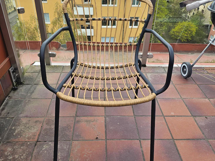 4 bekväma utestolar – perfekta för balkong, altan eller fest