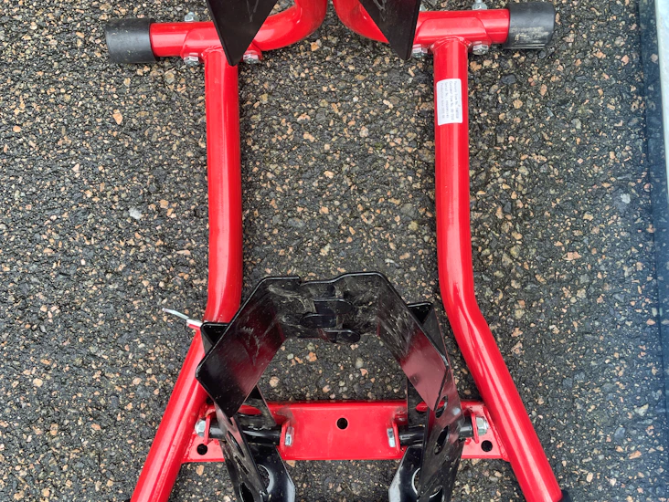 Moottoripyörän kuljetusteline + 2 x ajoramppi pakettiautoon/peräkärryyn