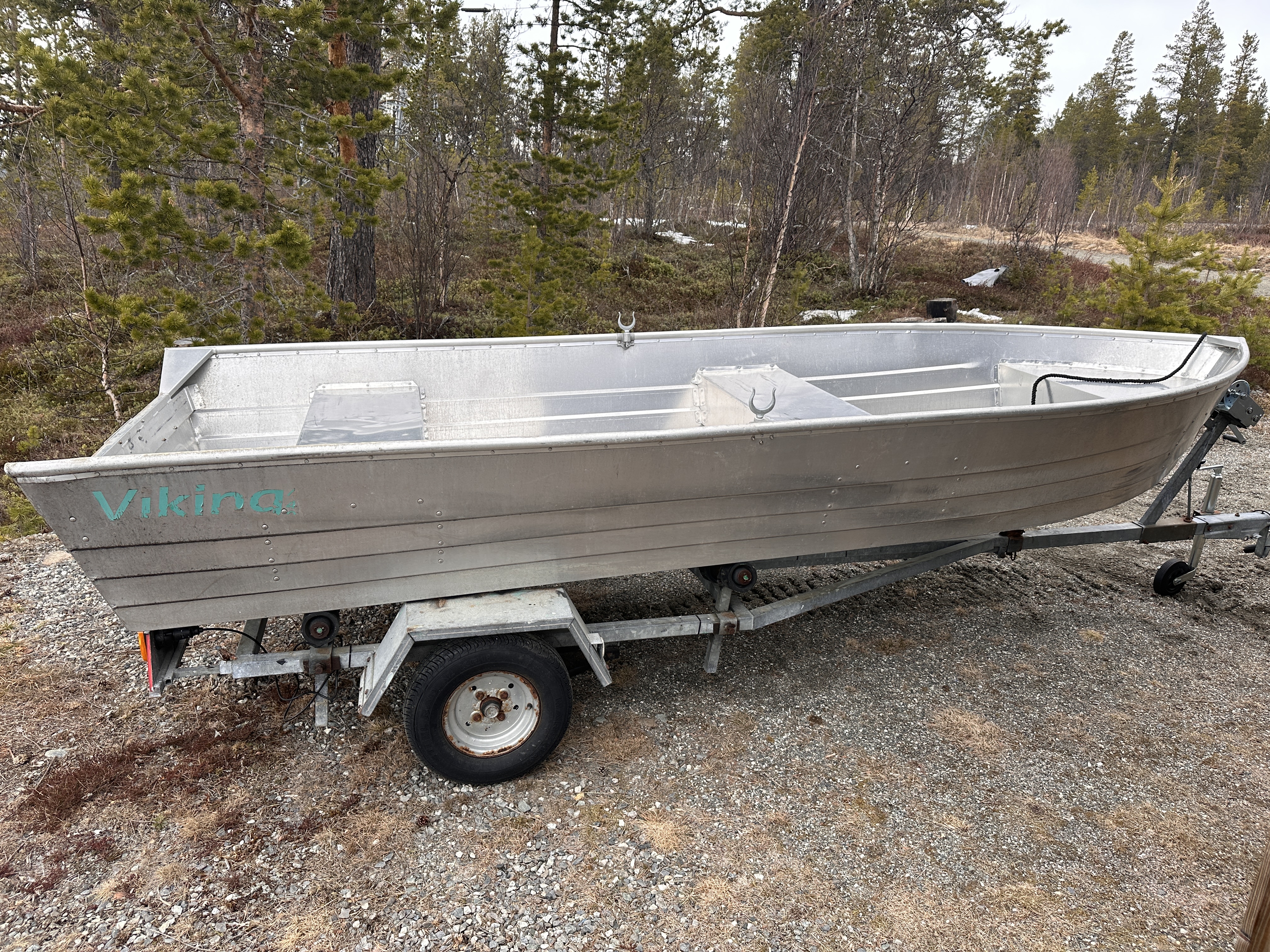 Viking 440 – aluminiumsbåt 14 fot m/båthenger 