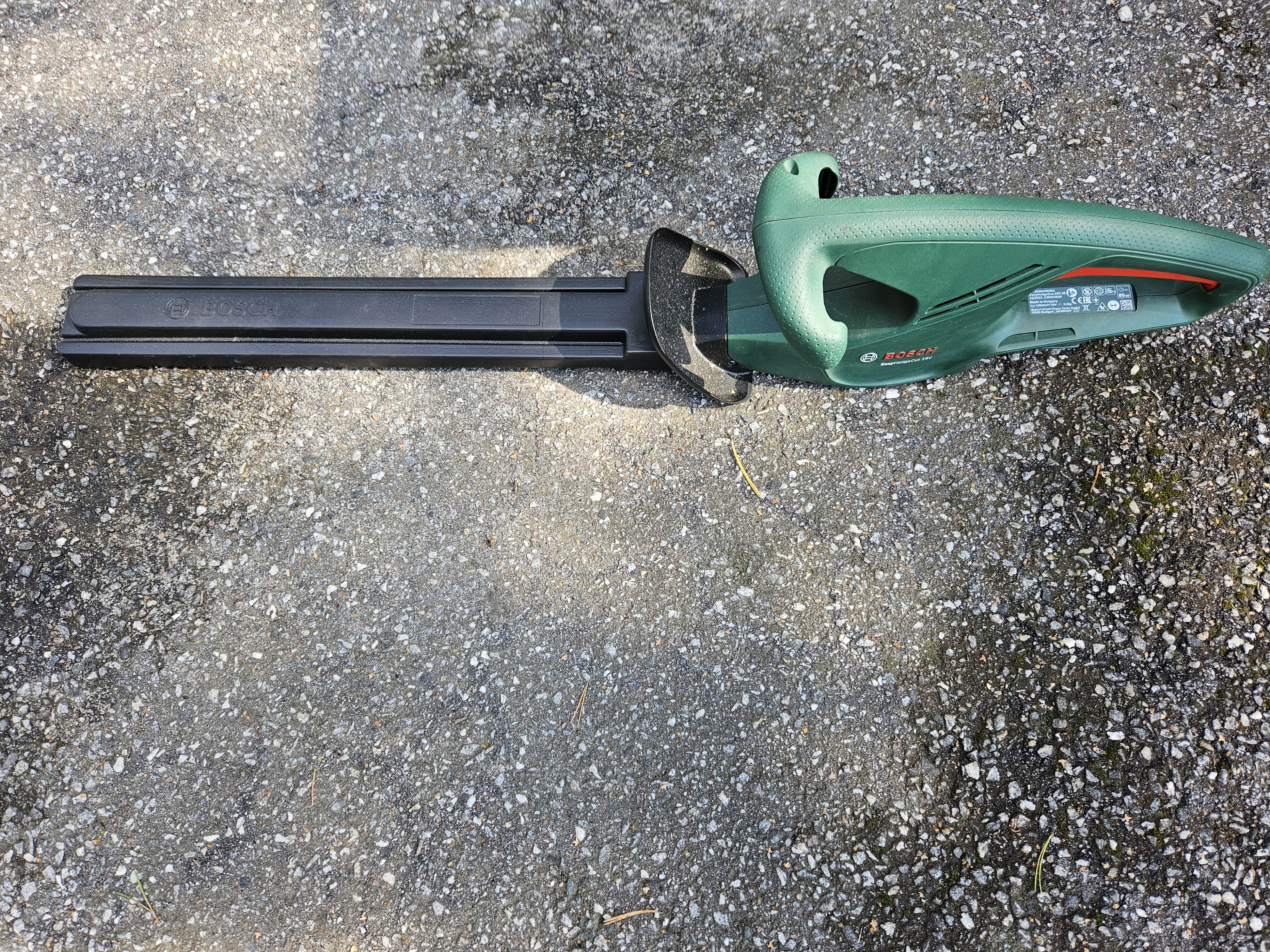 Bosch hekksaks med to batterier