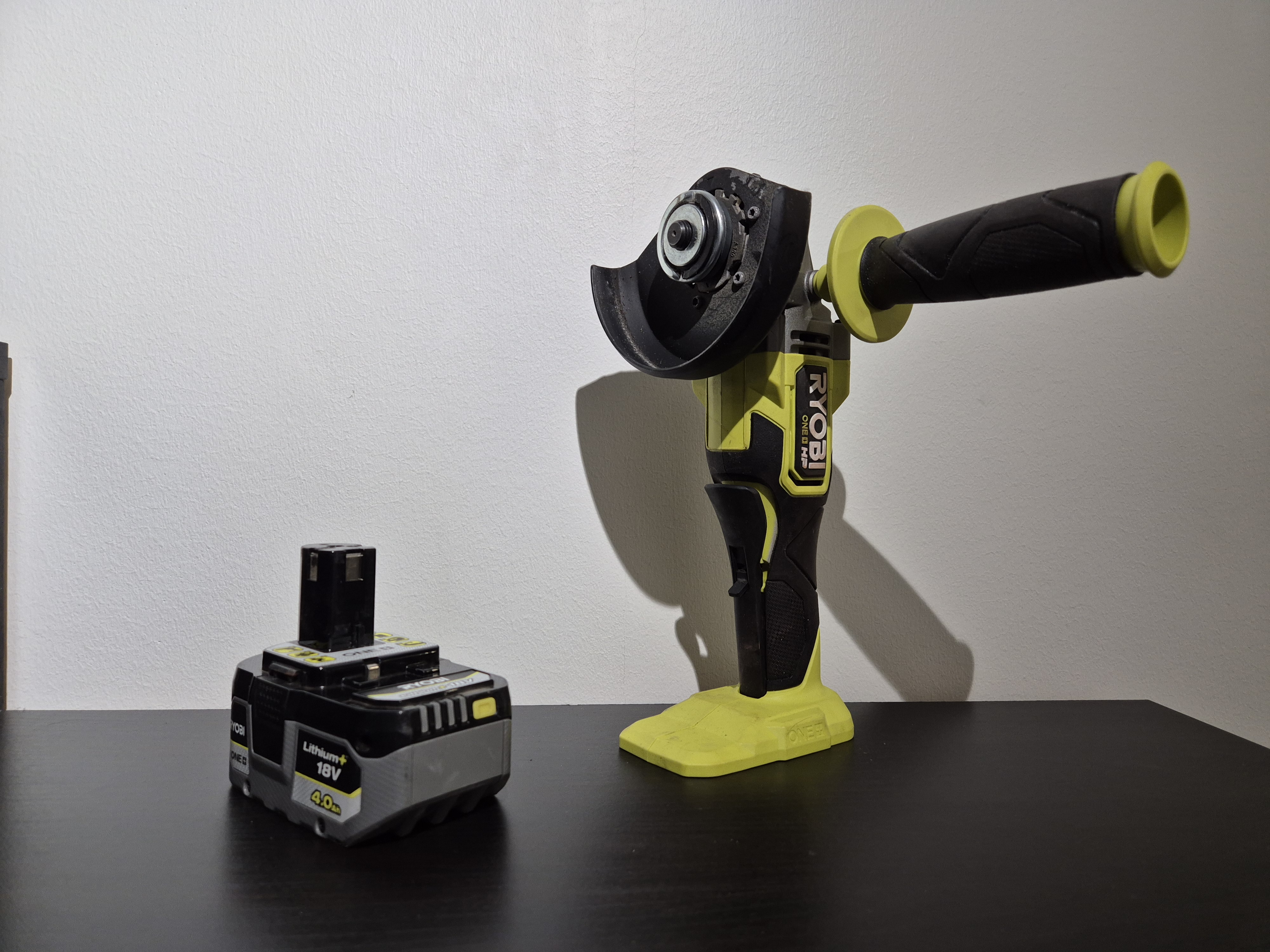 Ryobi kulmahiomakone
