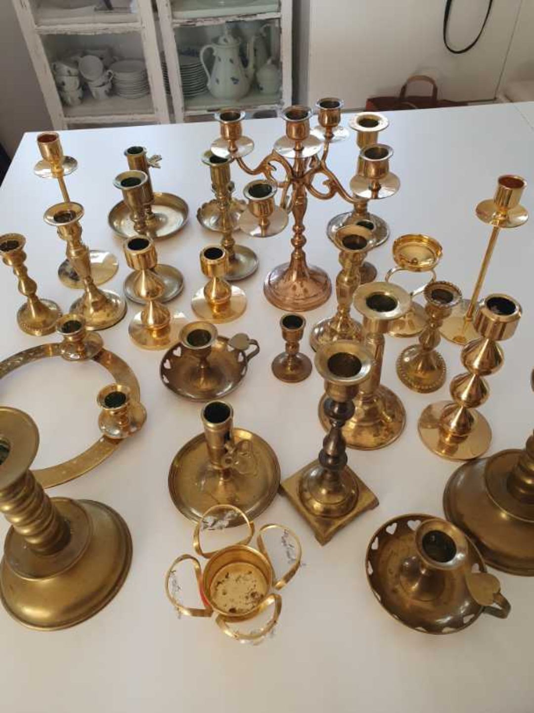 Mässing och guldljusstakar