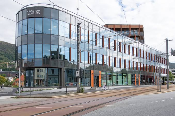 Parkeringsplass kronstad x - rett ved hvl