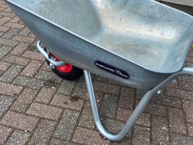 Solid og stor trillebår