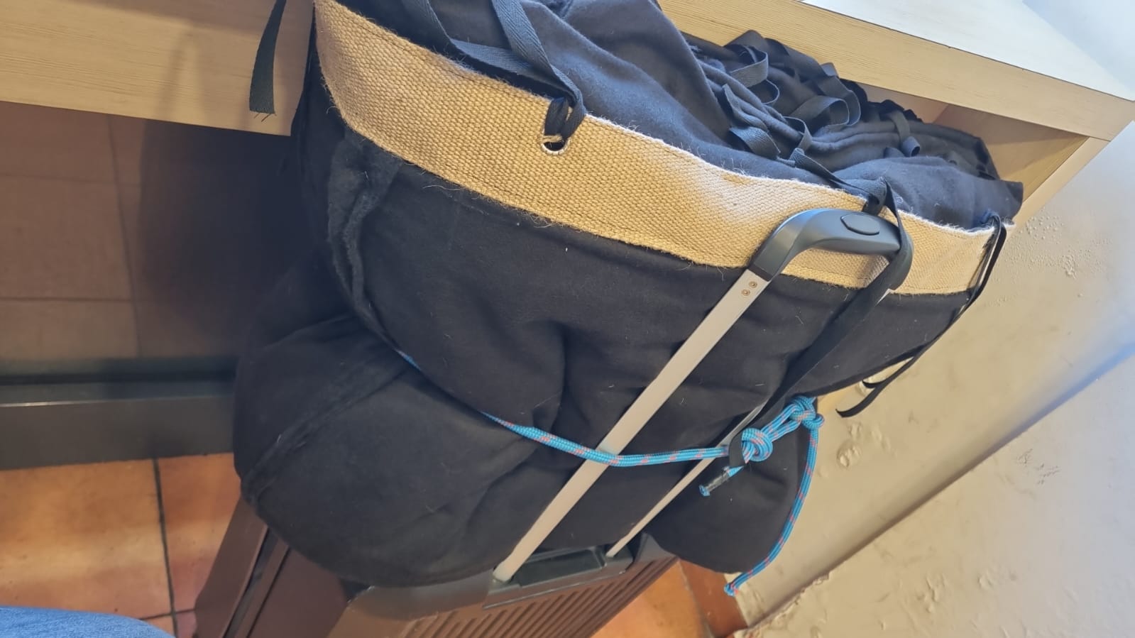 Molton 305g/kvm. svart, 12m i bredde x 4m i høyde